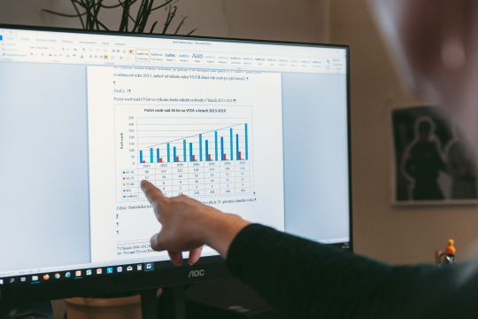 Většina Čechů by preferovala přísnější tresty pro pachatele, v jejich reálný účinek ale nevěří