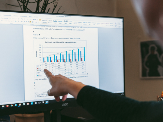 Většina Čechů by preferovala přísnější tresty pro pachatele, v jejich reálný účinek ale nevěří